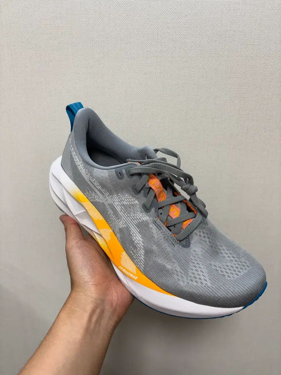 アシックス ノヴァブラスト 5 グレー/白