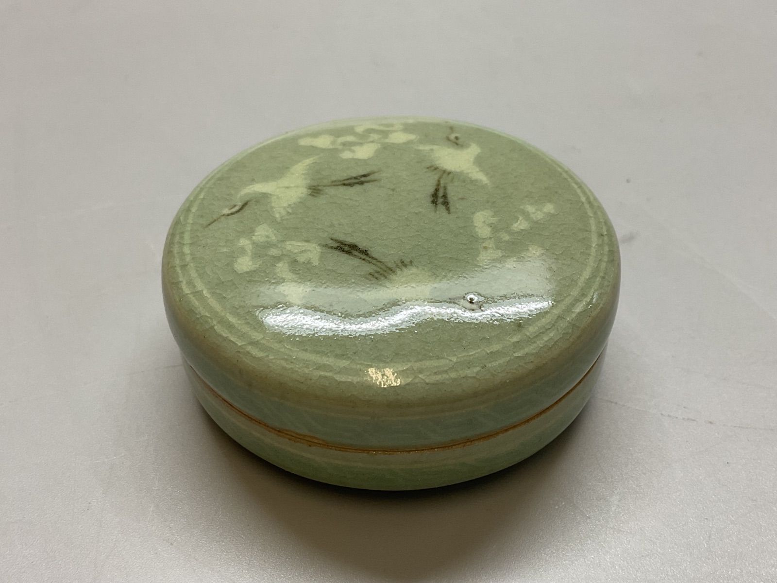 Ｔ７２３　蓋置　『高麗青磁』『韓国人間文化財』『柳根塋 作』　共箱　茶道具 M266 香合 韓国人間国宝 柳根瀅作 海剛 高麗青磁 雲鶴紋 人間文化財 共