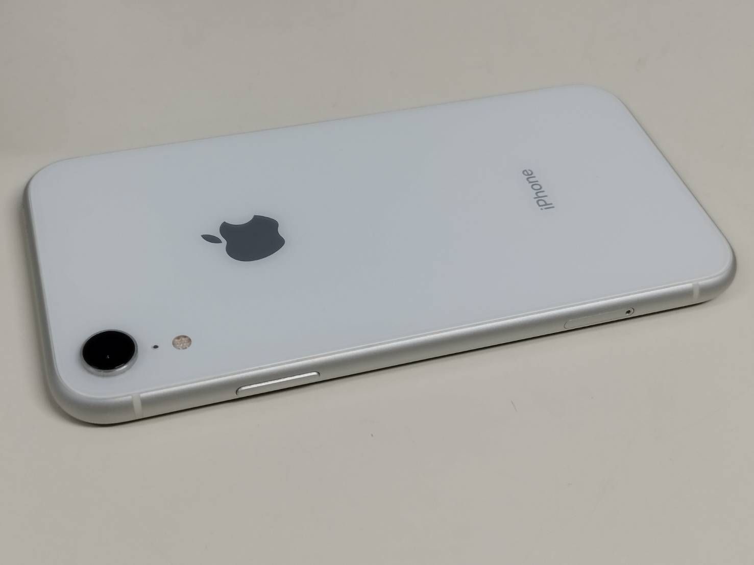 SIMフリー】iPhone XR 128GB ホワイト Cランク - メルカリ