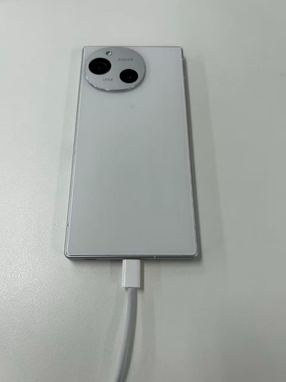 ジャンク】AQUOS R9 ホワイト 充電不良 - メルカリ