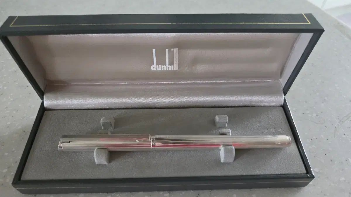 ダンヒルは万年筆＋ケース 27,692円