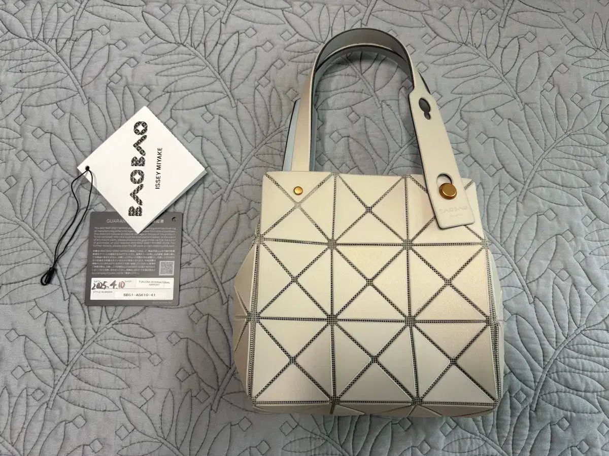 BAO BAO ISSEY MIYAKE バオバオイッセイミヤケ カラット CARAT ミニ ミニ マット マット アイボリー