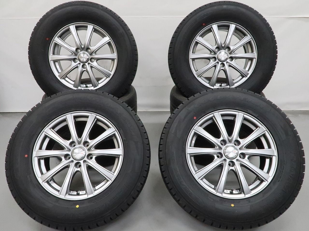 【未使用】 RAV4 CX-5 デリカD5 等に 4本 社外 16インチ 6.5J +38 5H 114.3 スタッドレス グッドイヤー アイスナビ SUV 2025年 225/70R16