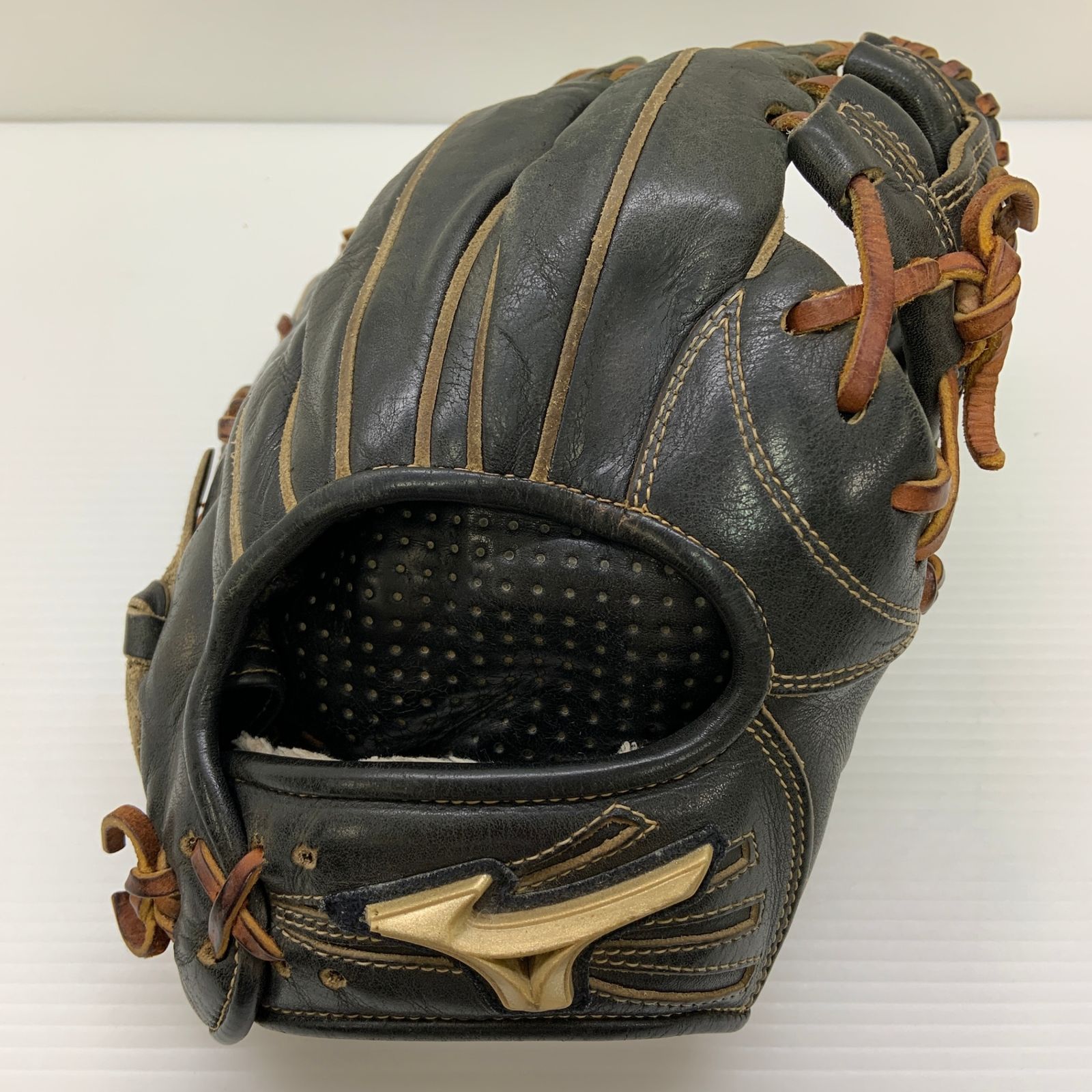 ミズノ MIZUNO グローバルエリート Global Elite 1AJGR18303 軟式 大人 一般 内野手用 グローブ グラブ 右投げ 中古品 野球 9027
