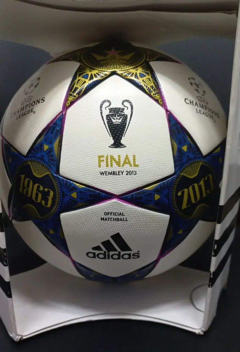 アディダス チャンピオンズリーグ サッカーボール 2013 ウェンブリー フィナーレ