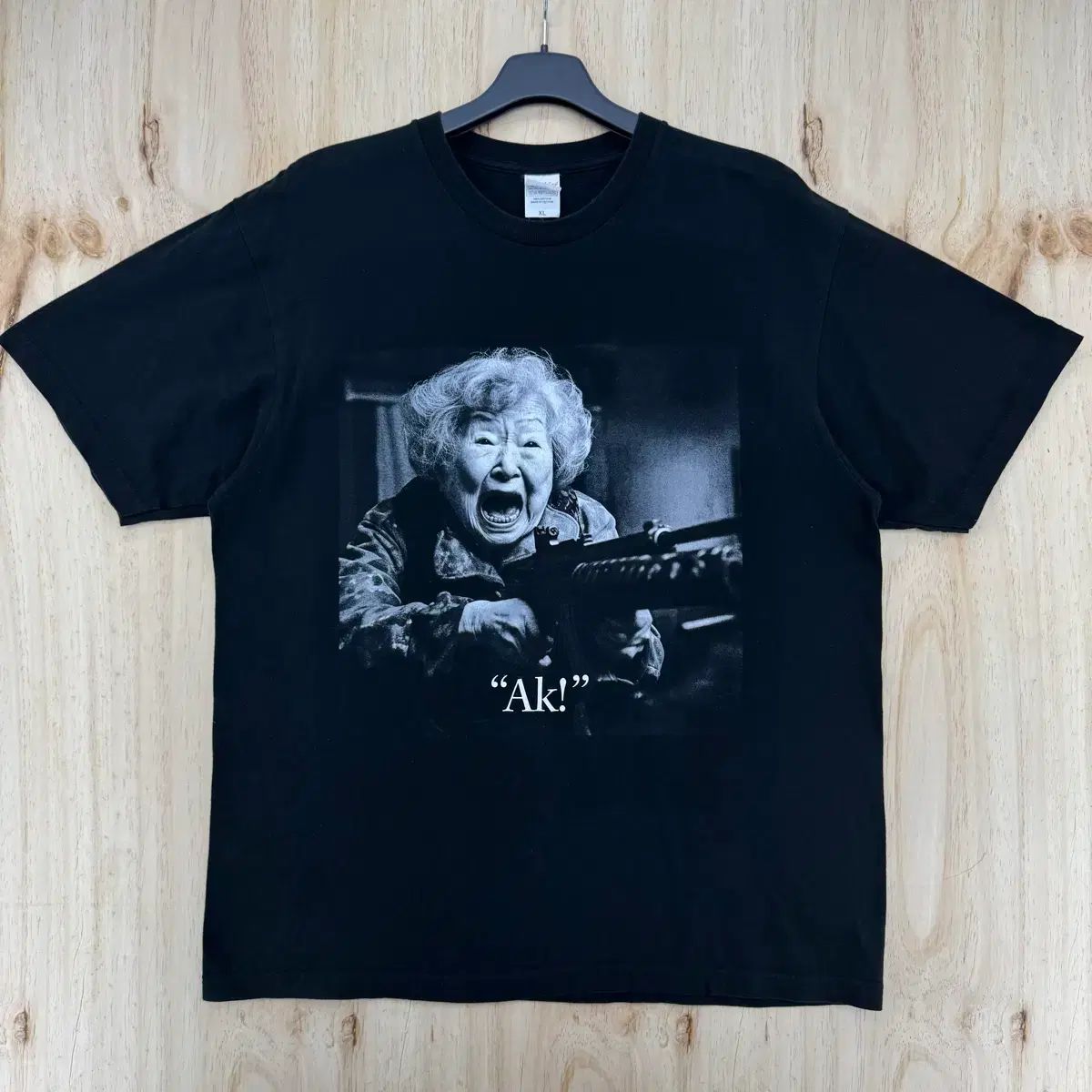 XL ビューティーフルナード AK47 外おばあちゃん Tシャツ