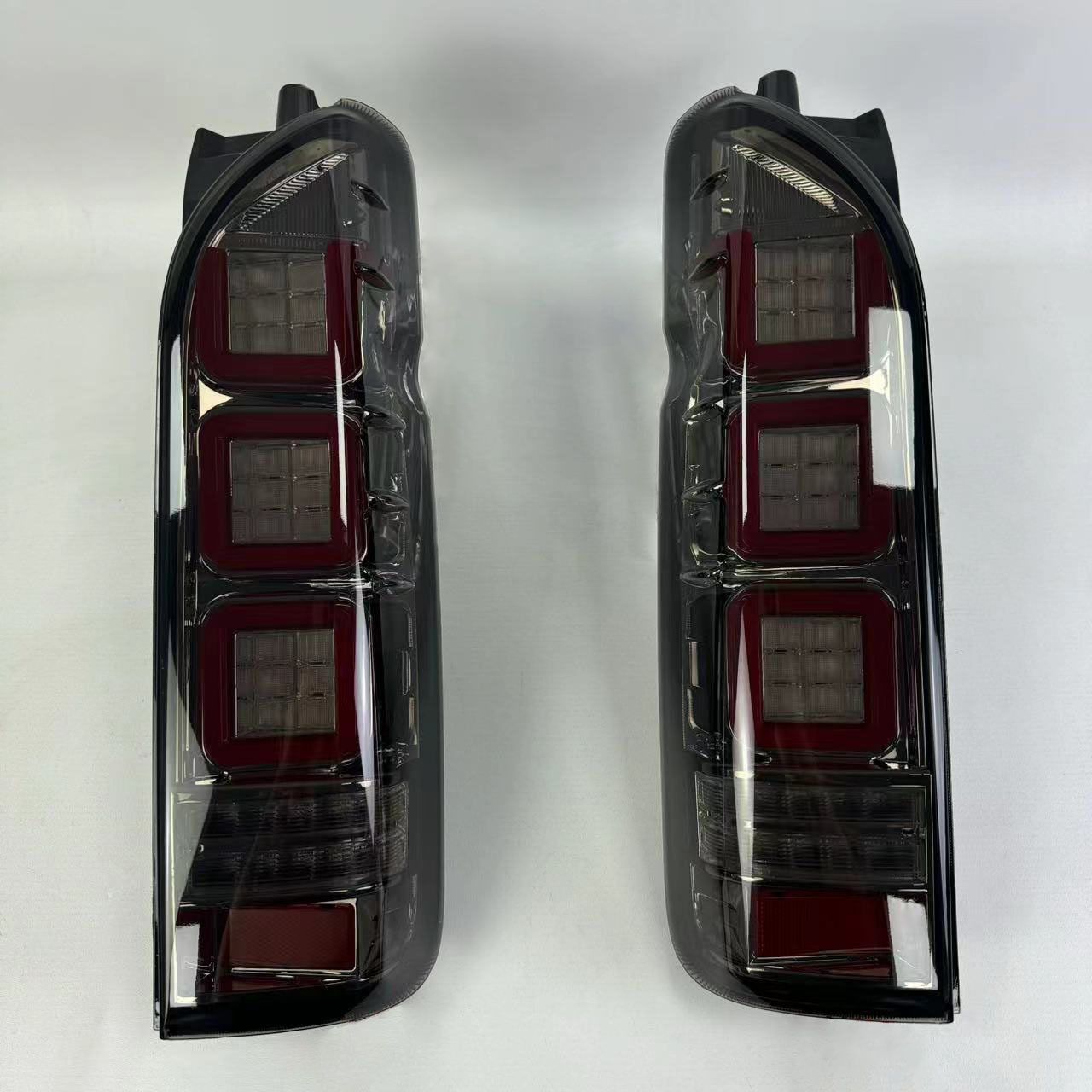 トヨタ Toyota ハイエース HIACE 200系 2005-2018対応 LEDテールランプ