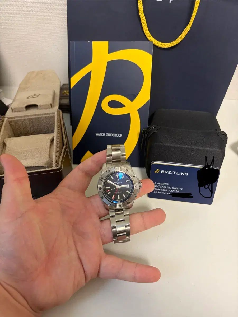ジュン新品級 定価860万円 今月購入 BREITLING ブライトリング アベンジャー GMT 44 黒文字盤
