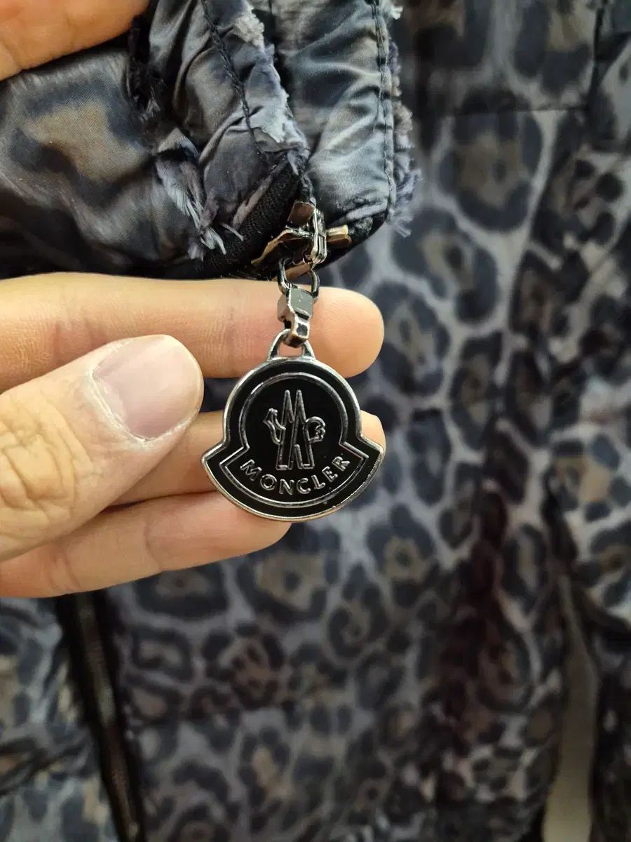 MONCLER モンクレール アルジャンティ ヒョウ柄 レオパード ダウン