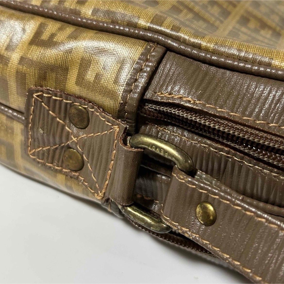 FENDI ズッカ柄 PVC コーティングキャンバス ショルダーバッグ