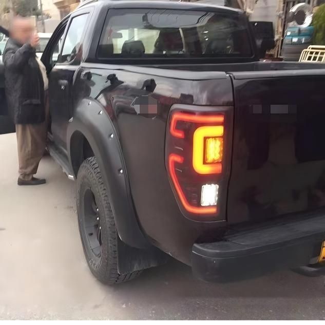 フォード Ford Ranger レンジャー 2012-2021対応 LEDテールランプ リアテールライト スモークレンズ仕様 ABS+LED 外装アクセサリー 交換用 ドレスアップ リアビュー演出