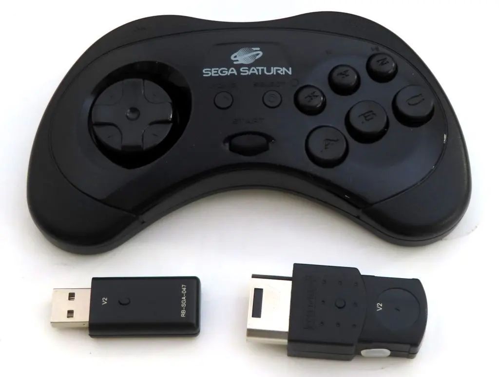 【中古】セガサターンハード Retro-Bit SEGA Saturn Wirelesss コントローラ V2(ブラック)[RB-SGA-047]