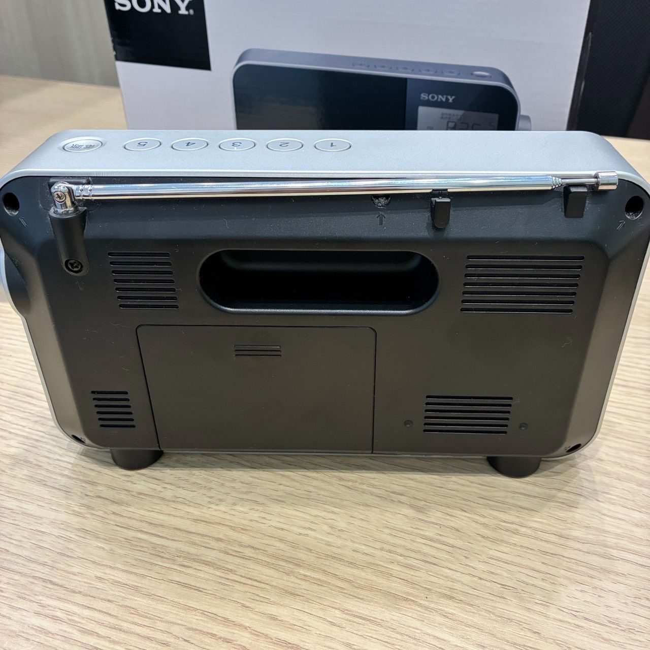 美品】ソニー PLLシンセサイザーポータブルラジオ ICF-M780N FM/AM