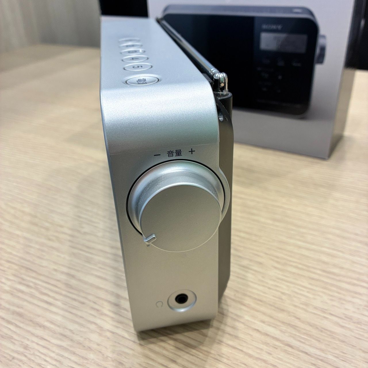 美品】ソニー PLLシンセサイザーポータブルラジオ ICF-M780N FM/AM