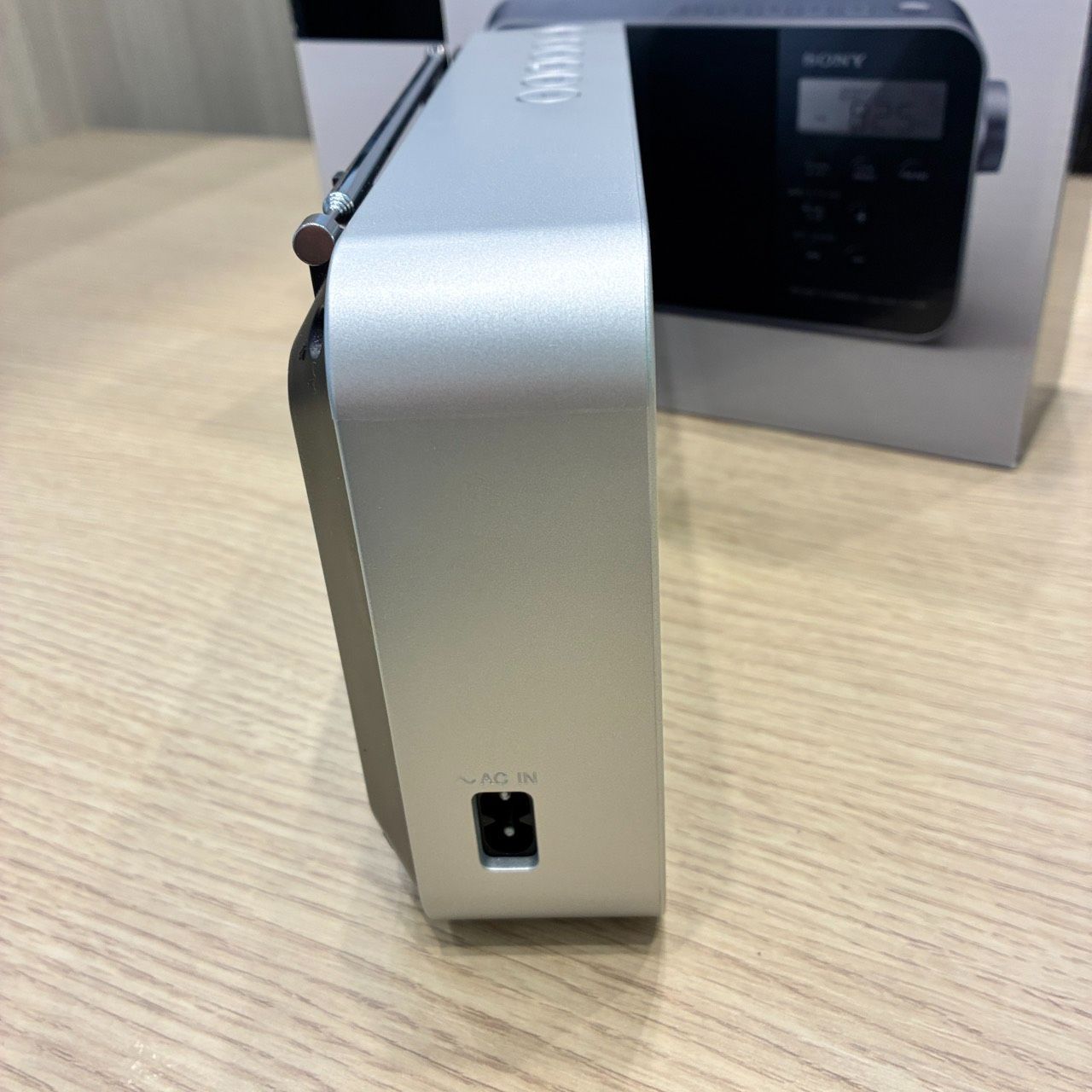 美品】ソニー PLLシンセサイザーポータブルラジオ ICF-M780N FM/AM