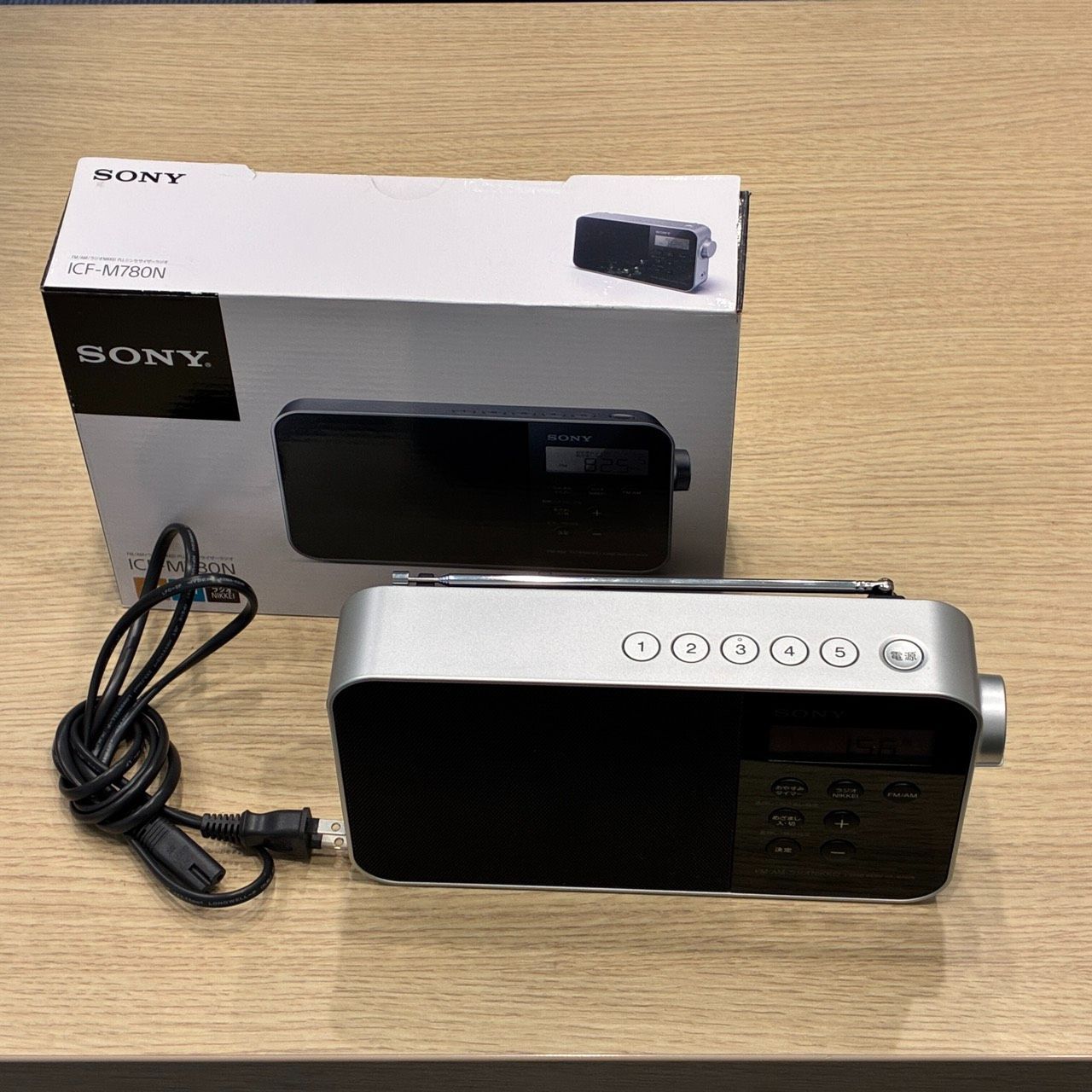 美品】ソニー PLLシンセサイザーポータブルラジオ ICF-M780N FM/AM