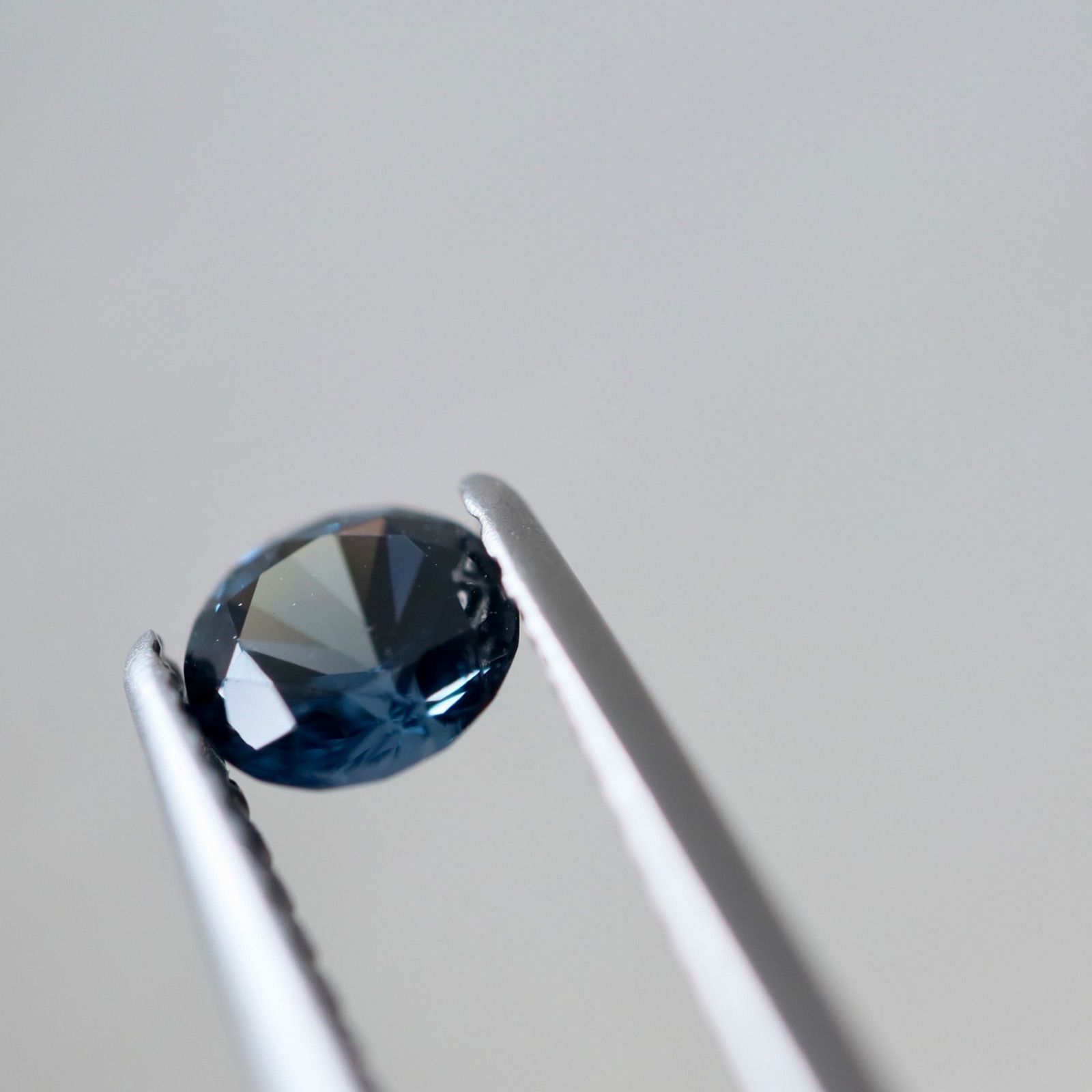 スリランカ産 コバルトブルー カラー スピネル 0.410ct ラウンド