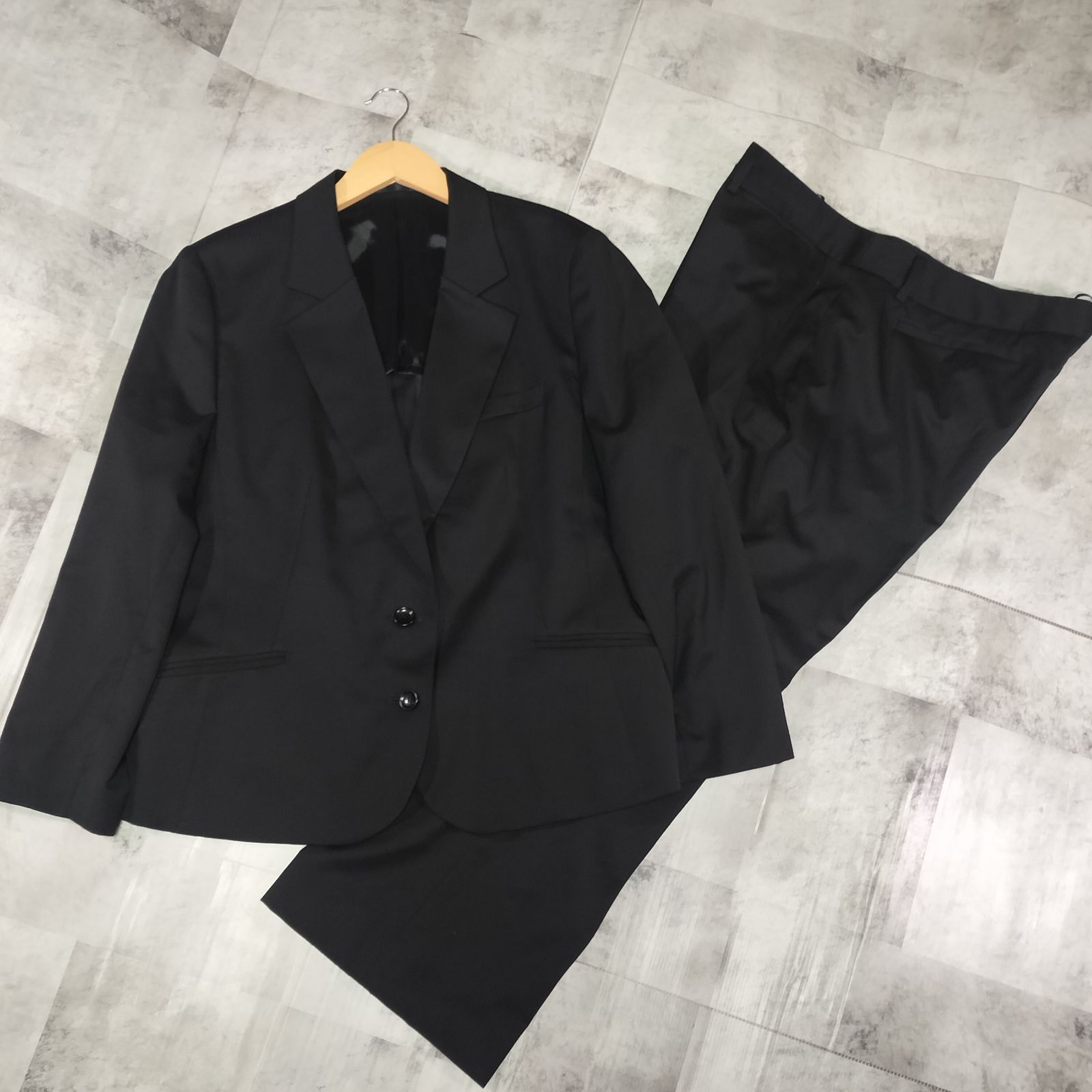 洗える【美品】LES MUES Femme スーツセットアップ サイズ25 8L ブラック 2ボタン 大きいサイズ 通勤 オフィス リクルート 就活 面接 フォーマル 冠婚葬祭 レミュー