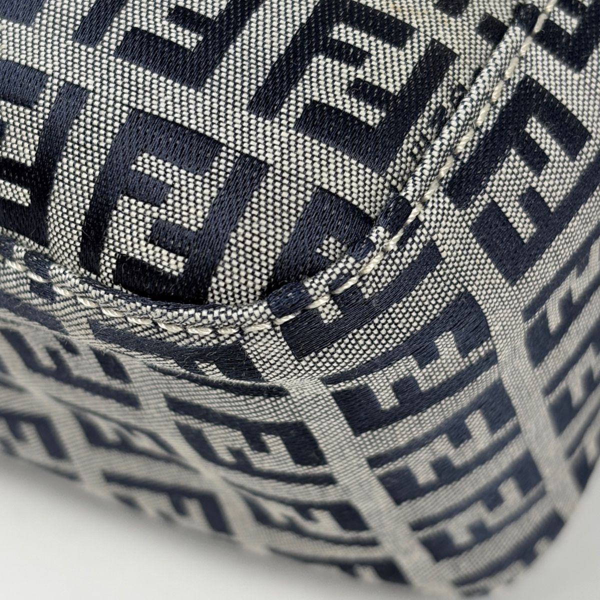 フェンディ FENDI ズッキーノ柄 ショルダーバッグ キャンバス ネイビー