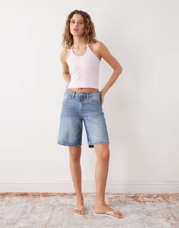 ウィークデイ レディース ボトムス ハーフパンツ・ショーツ ショートパンツ デニム Weekday Monterey denim shorts in mid blue wash Radio blue