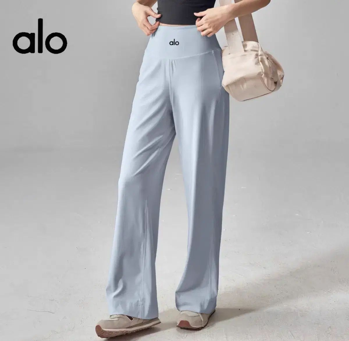 定価28万) alo yoga alo パンツ S (1回着用)