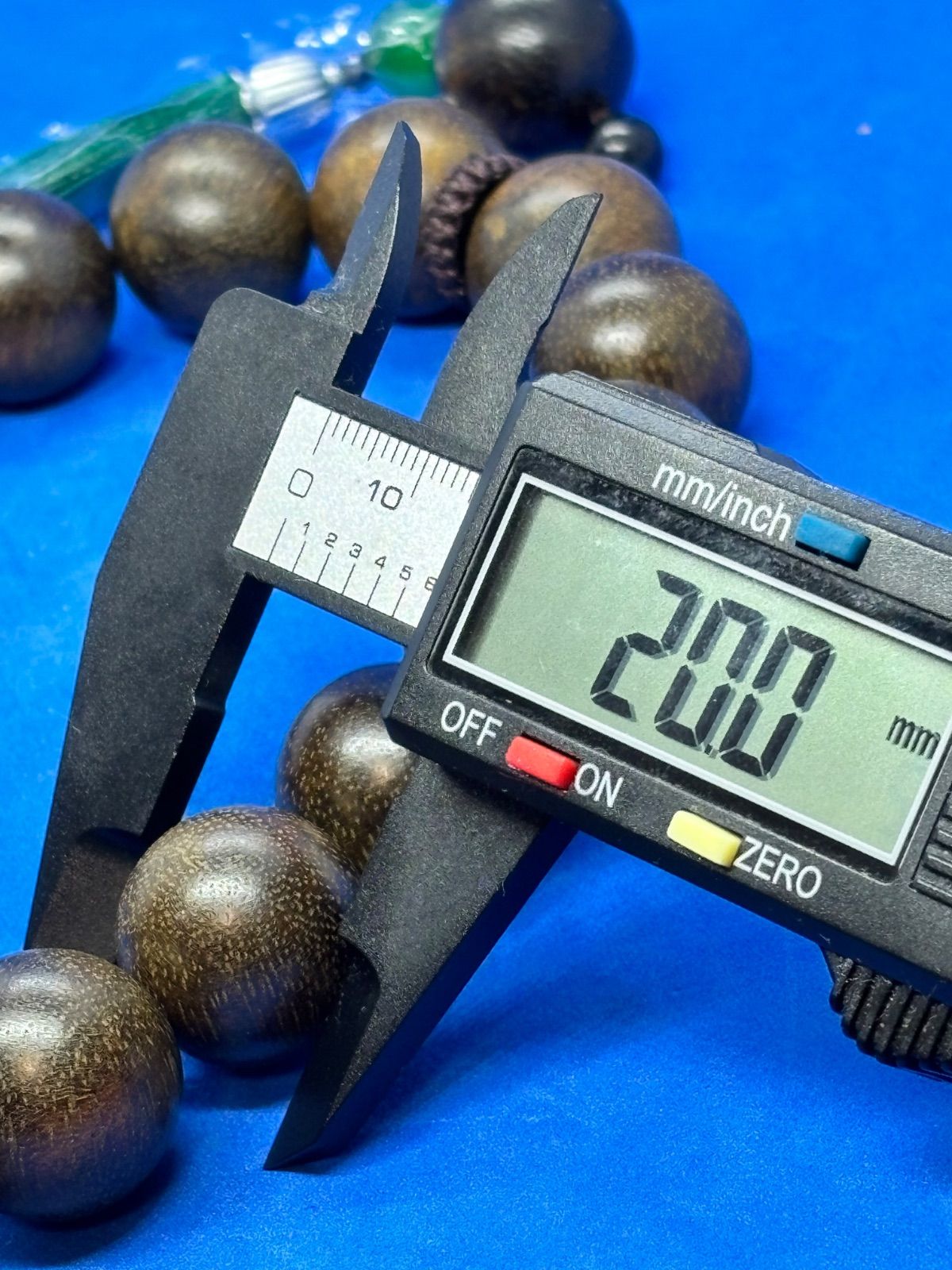 極美品 海南猫眼鸚哥緑奇楠 20mm手持ち念珠 87g 6532-1/5 - メルカリ