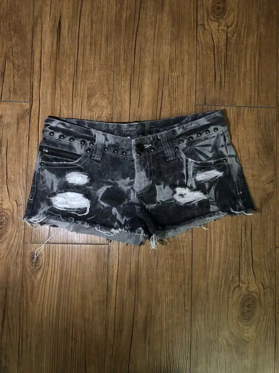 カッティングジーンズ ショートパンツ ブラック ウォッシュ ロックシーク スタイル