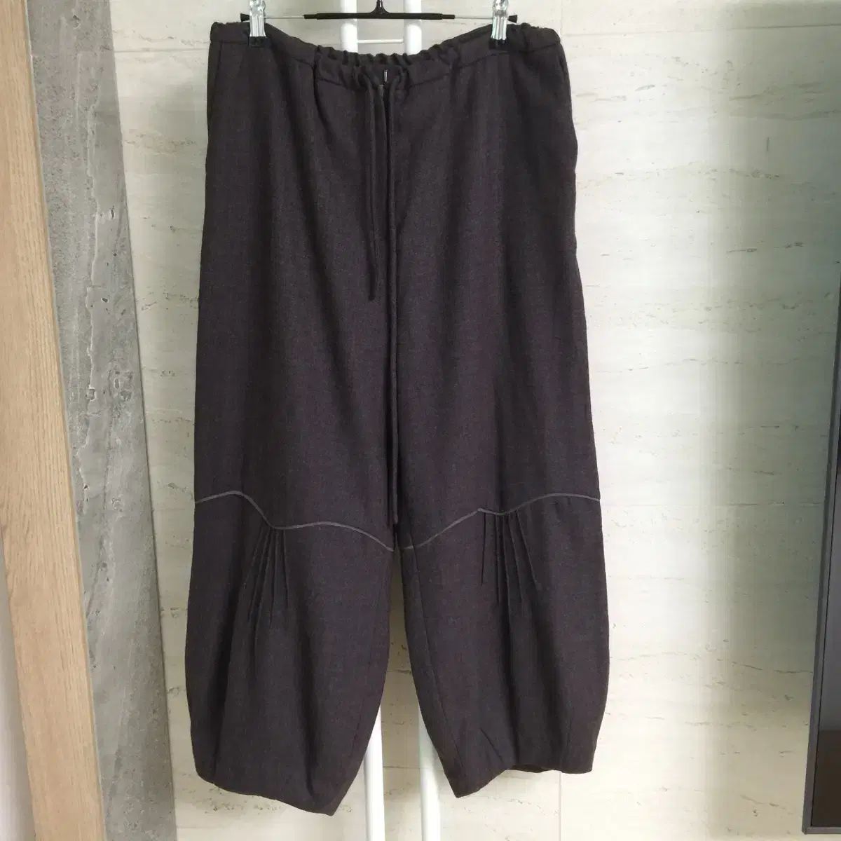 ISAE 이새 밴딩 ウール カーヴィー パンツ 29