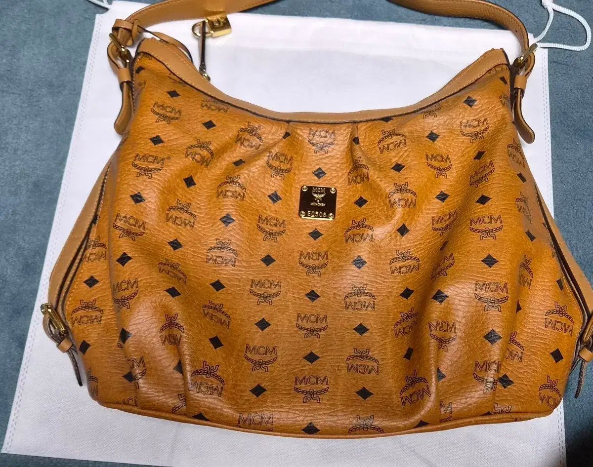 MCM（エム シー エム）ハンドバッグ