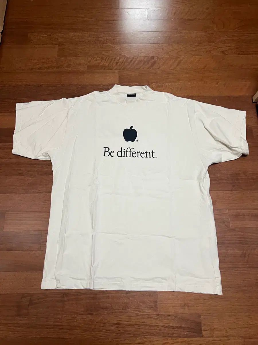 バレンシアガ ビー ディファレント Apple 半袖 3サイズ