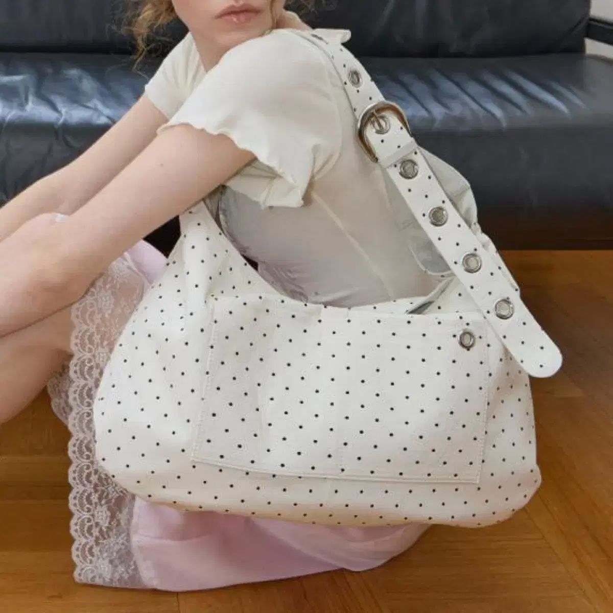 レタリエ Leterie バックル リバーシブル ショルダー バッグ アイボリー レタリエ Leterie バックル リバーシブル ショルダー バッグ アイボリー