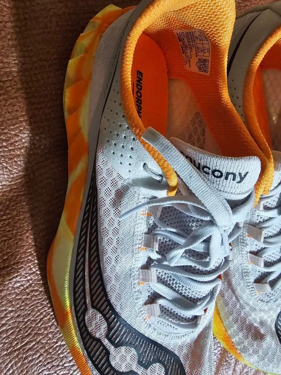 Saucony サッカニー エンドルフィン プロ4 295mm 出品