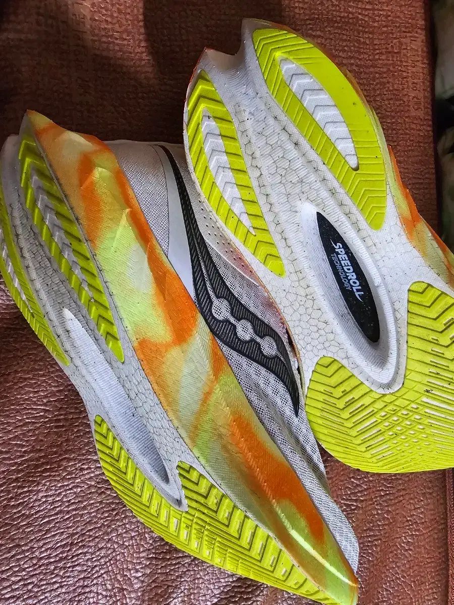 Saucony サッカニー エンドルフィン プロ4 295mm 出品