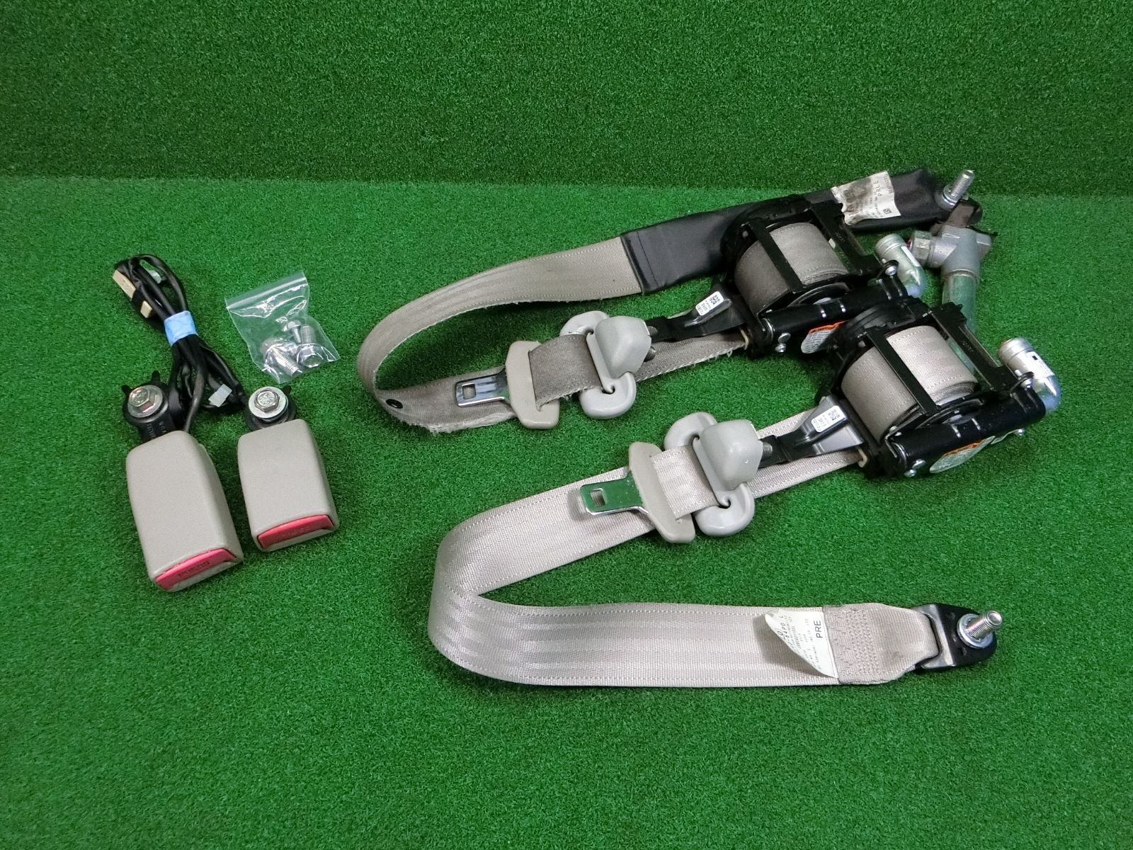 [16504] 送料無料 スズキ エブリィバン DA17V フロント シートベルト 左右セット キャッチ 84920-64P1 84940-64P0