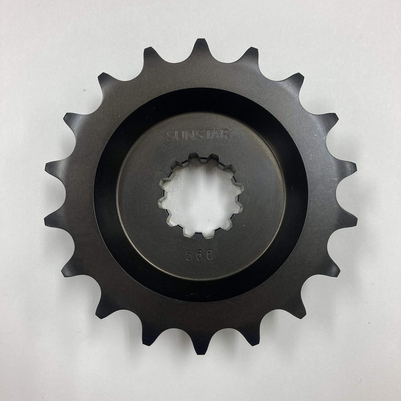 新品 サンスター(SUNSTAR) フロントスプロケット 品番566-18(530サイズ/18T/10.0mmオフセット) Z1100R(530con)・Z1000R(530con)・Z1000J(530con)など
