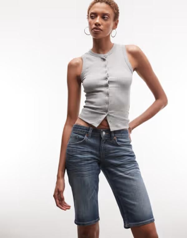 ウィークデイ レディース ボトムス ハーフパンツ・ショーツ スリムフィット ローライズ ショートパンツ デニム Weekday low rise slim fit denim shorts in fa