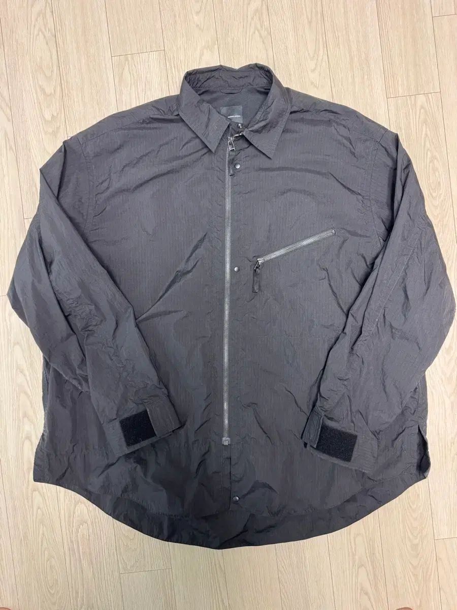 モイフ フライト ナイロンシャツ ブラック 3サイズ 10,405円
