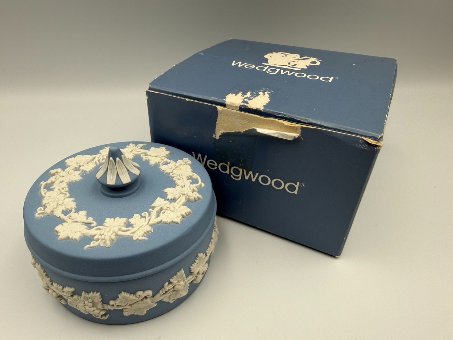 ウェッジウッド(Wedgwood)ジャスパー 小物入れ ペールブルー ラウンド
