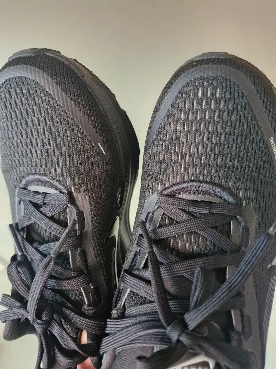 正規品 NIKE ランニングシューズ ボメロ 18 240