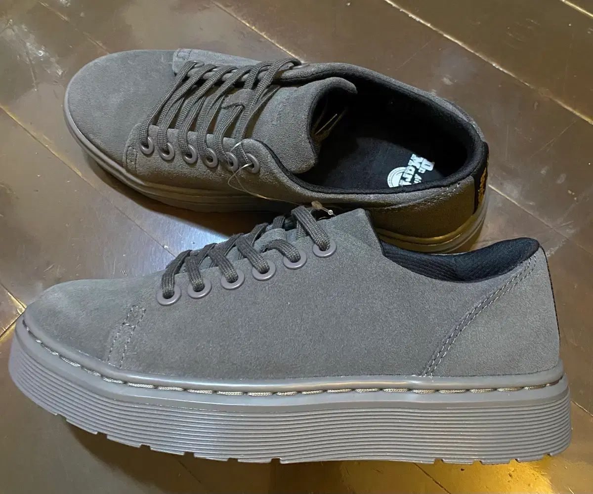 (新品)DR. MARTENS ドクターマーチン レディース