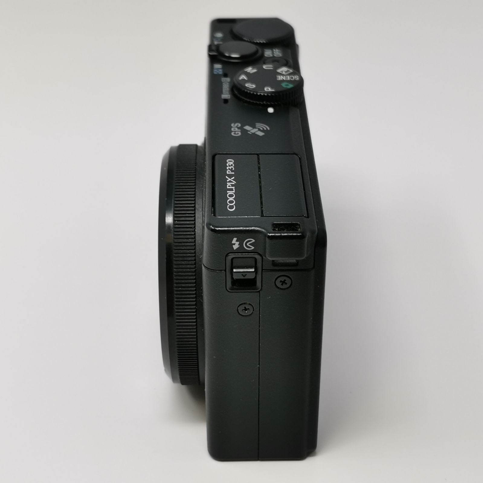 Nikon COOLPIX P330 動作確認済み コンデジ Nikon COOLPIX P330 カメラ コンデジ 動作未確認 SDカードなし 中古品
