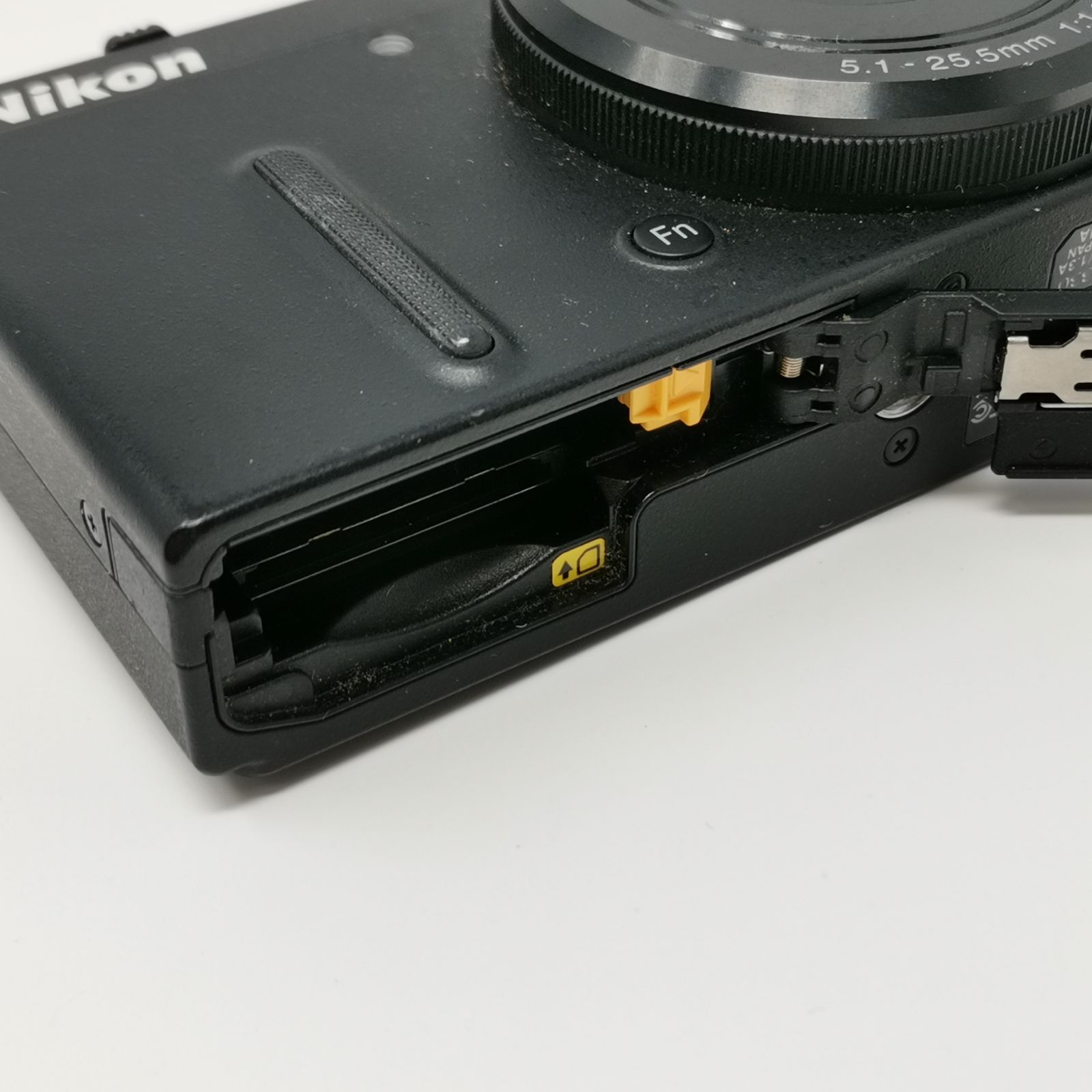 Nikon COOLPIX P330 カメラ コンデジ 動作未確認 SDカードなし 中古品
