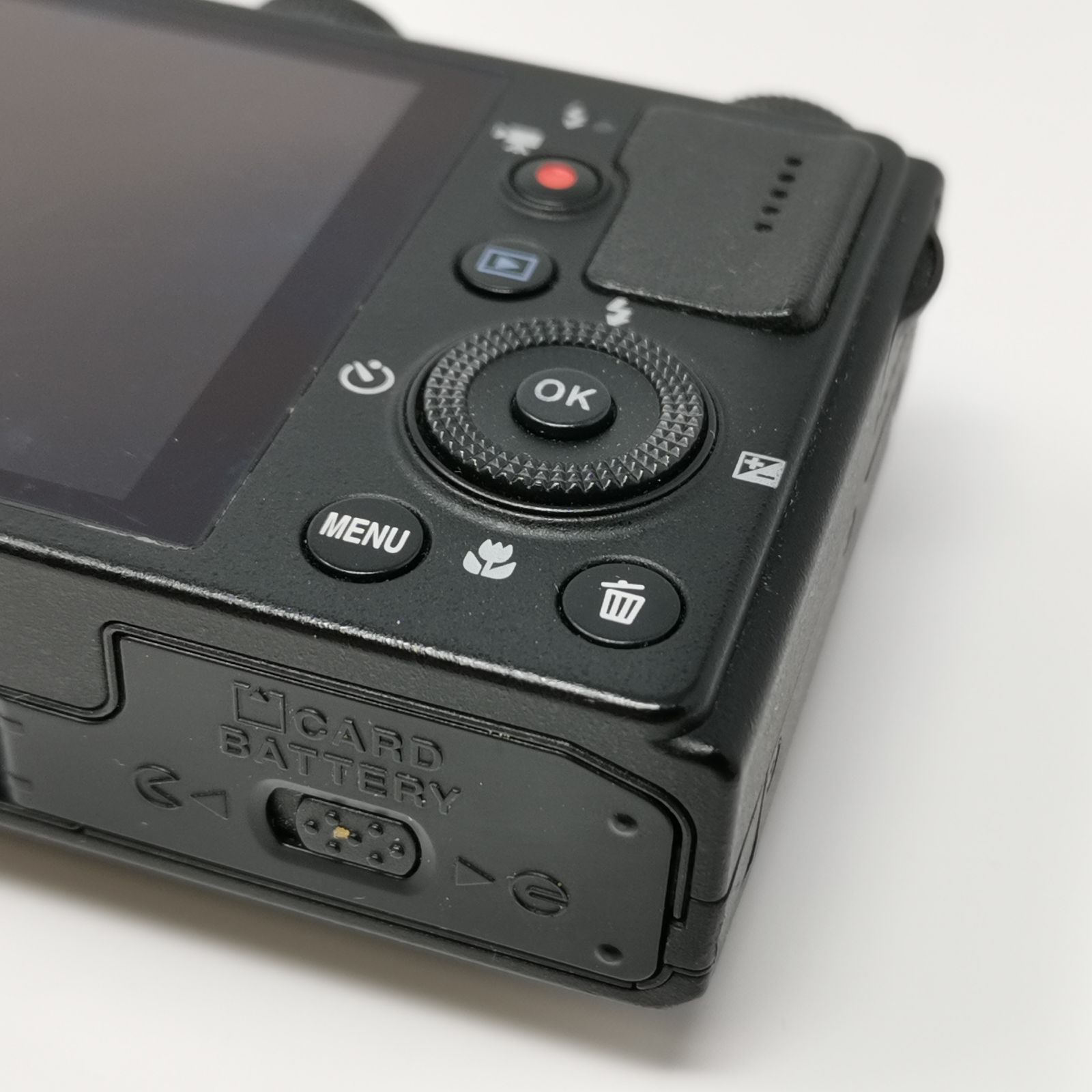 Nikon COOLPIX P330 カメラ コンデジ 動作未確認 SDカードなし 中古品