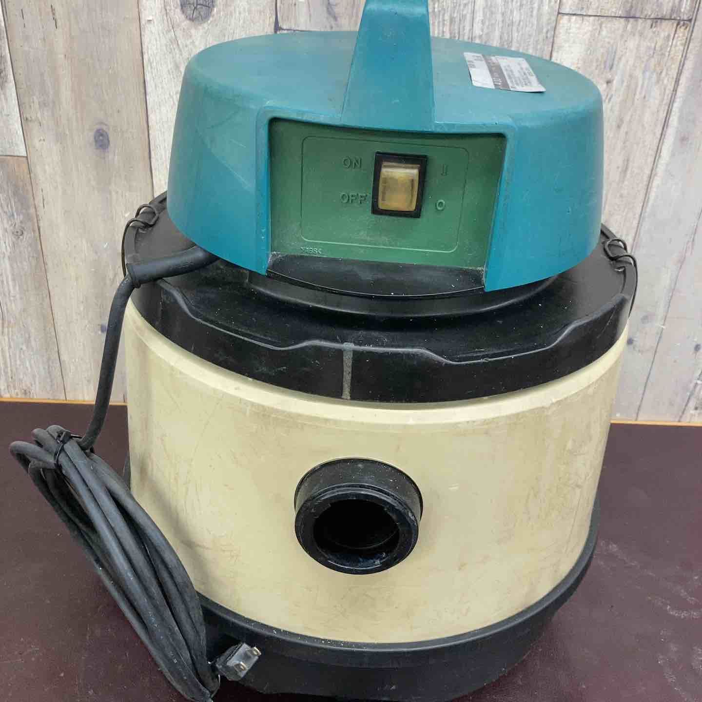 中古品】マキタ(makita) 集じん機 432 乾湿両用 ホース・ノズル付