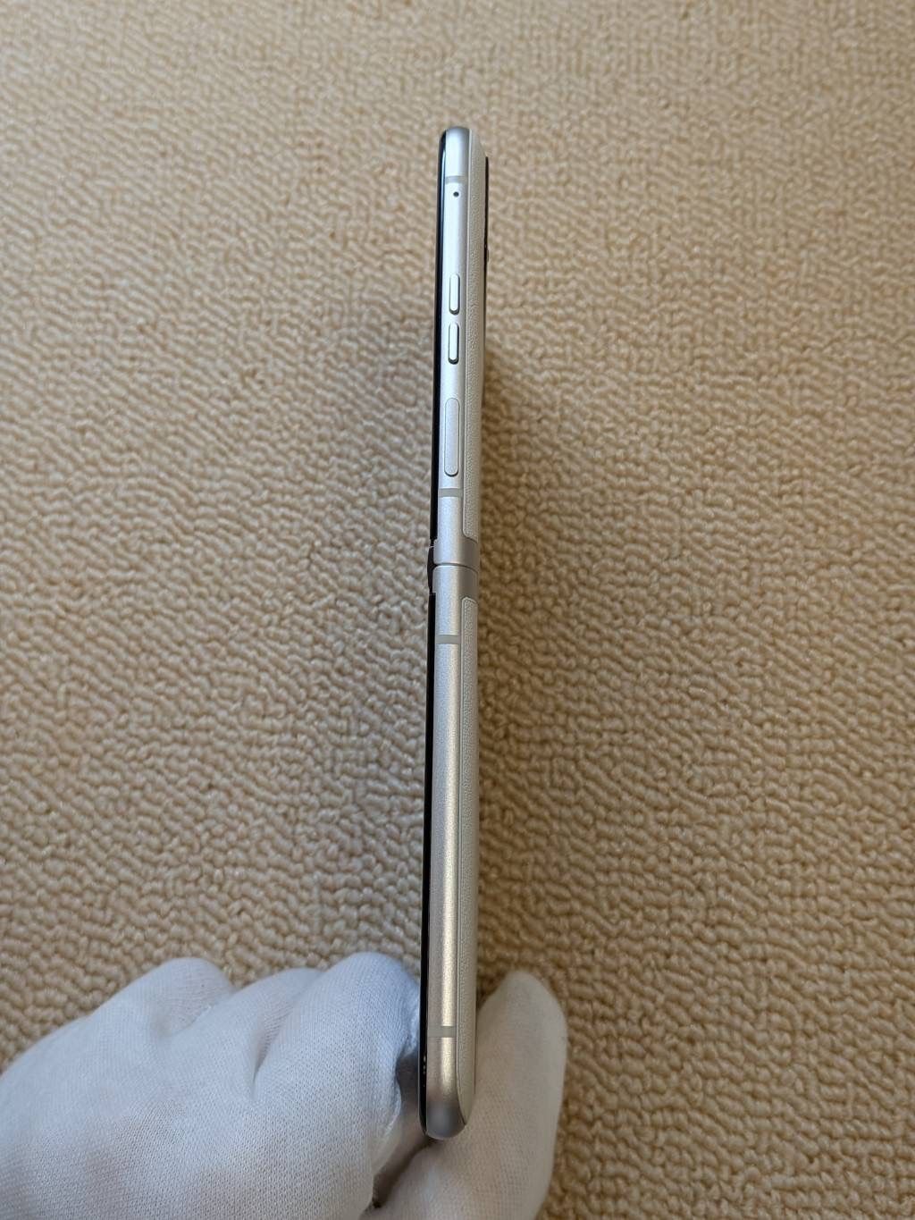 美品 motorola razr 40s 256GB バニラクリーム SIMフリー - メルカリ