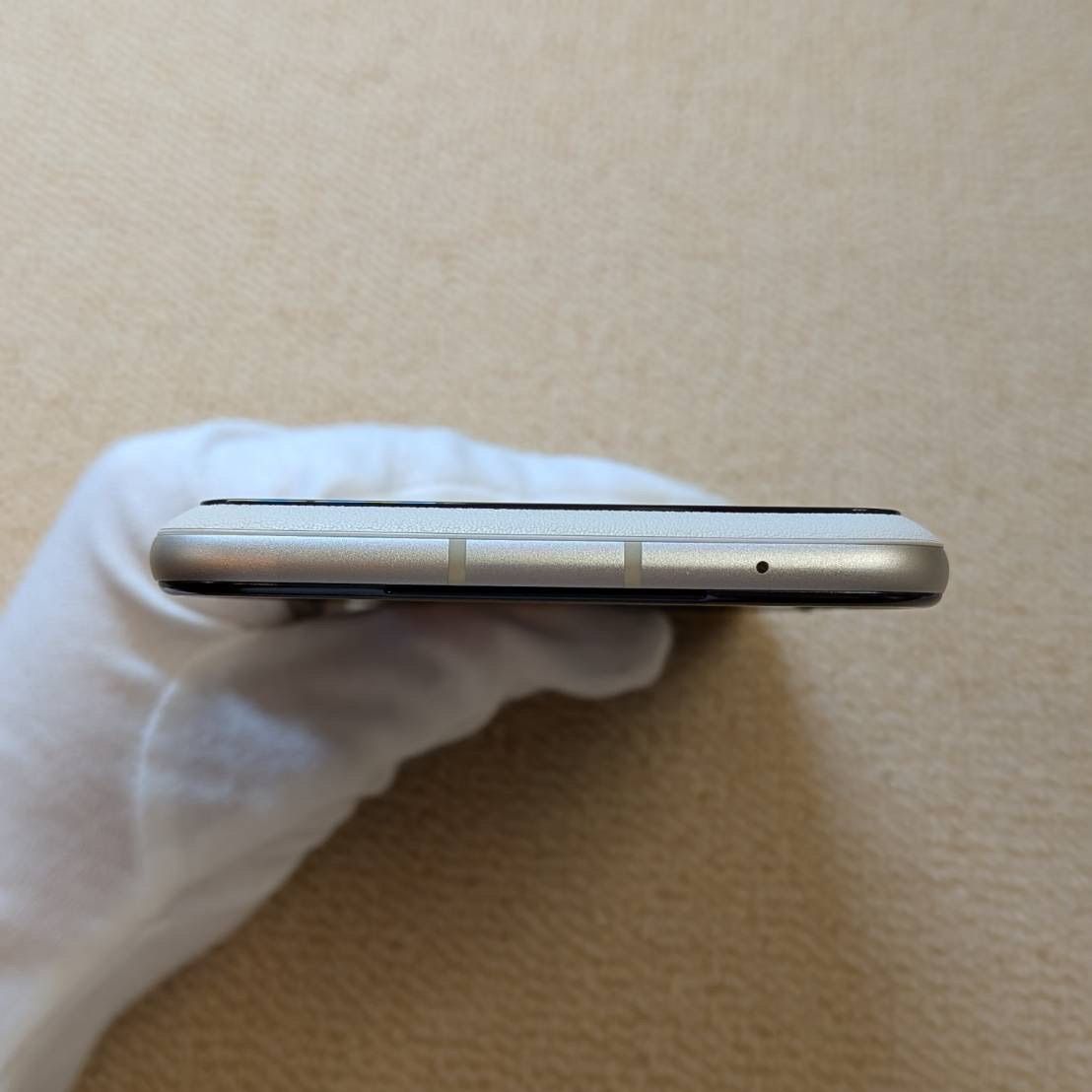 美品 motorola razr 40s 256GB バニラクリーム SIMフリー - メルカリ