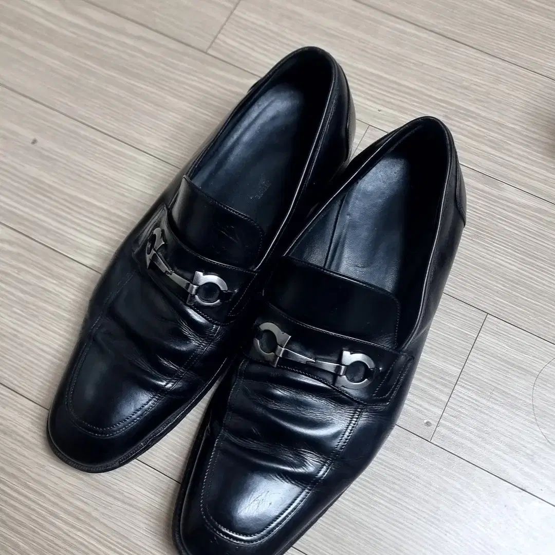FERRAGAMO フェラガモ ローファー ブラック メンズ (8 5)