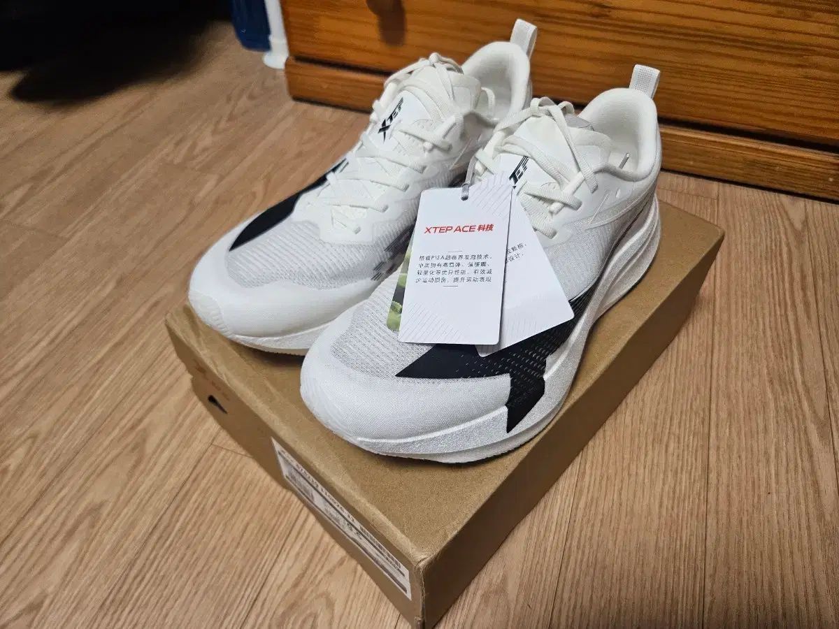 (新品) XTEP 2000KM 5 0 PRO 275mm(US 9 5)