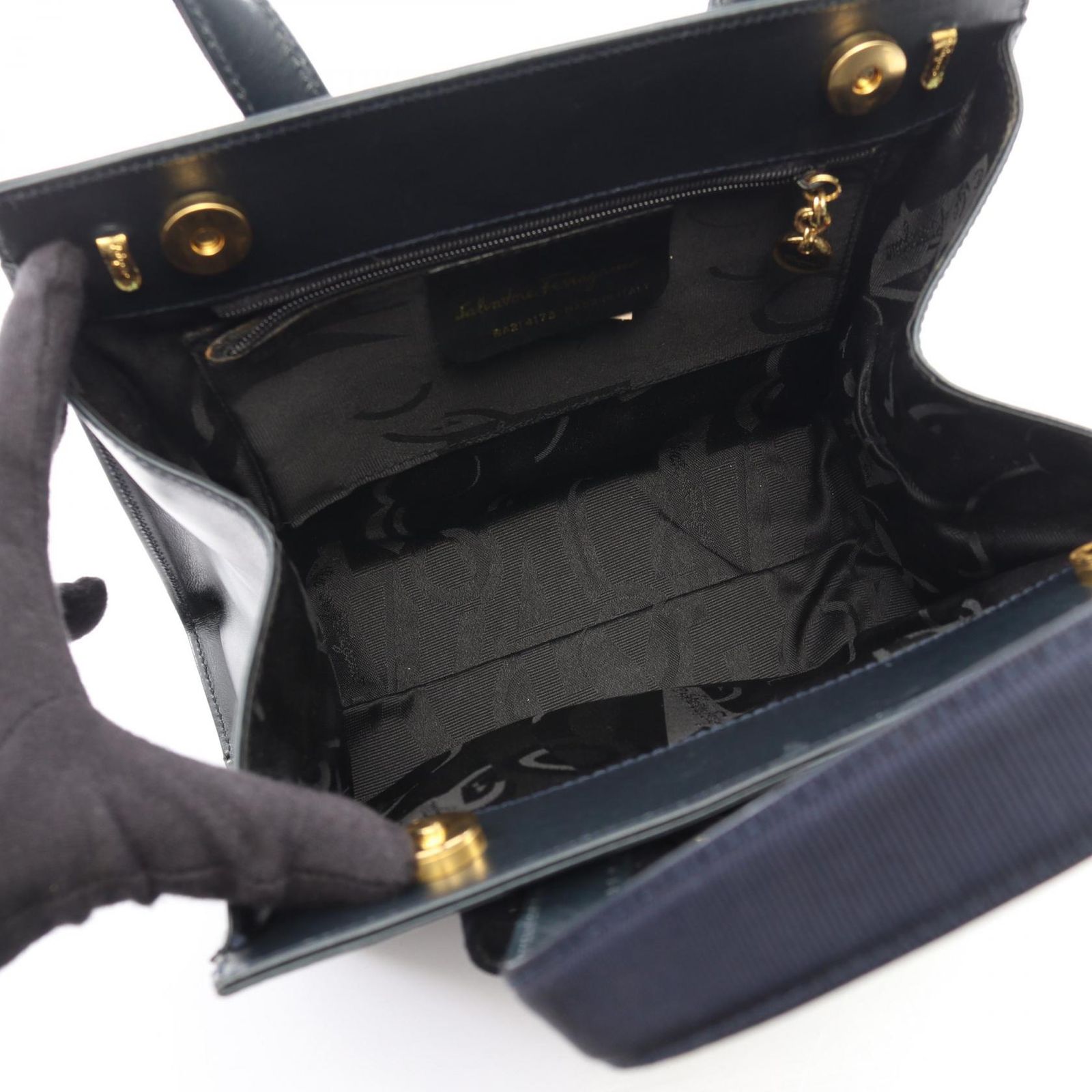 サルヴァトーレフェラガモ Salvatore Ferragamo ハンドバッグ ヴァラ 