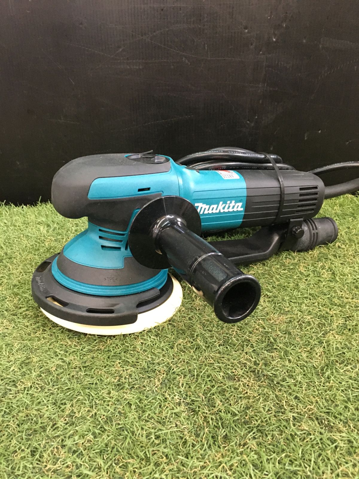 【中古品】【0906】makita(マキタ) ランダムオービットサンダ ペーパー寸法 150mm BO6050　ITVYBIKKIA8K